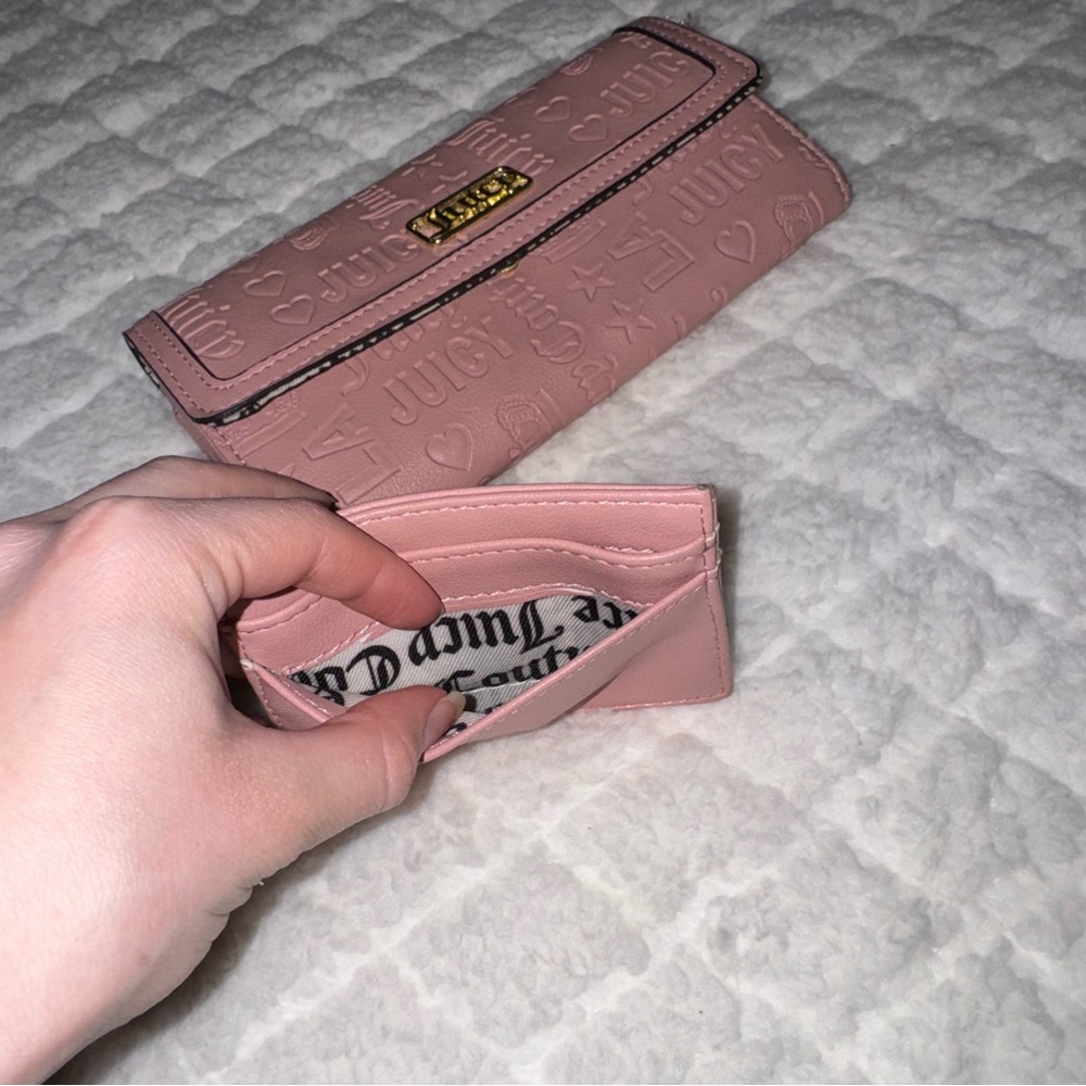 Juicy Couture Blush Pink and Gold Embossed Wallet and Card Holder - Picture 4 of 4